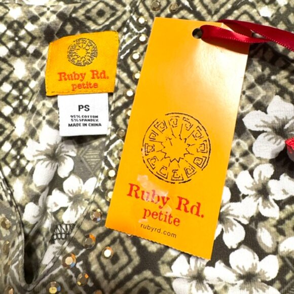 ❤️NWT  RUBY RD. SAGE GREEN PRINT TOP w/GROMMET DETAIL    SMALL/PETITE - Picture 9 of 9